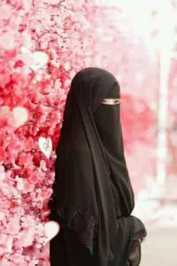 وللمنتقبات أحبه