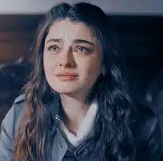 طفلة أرهقها الزمن